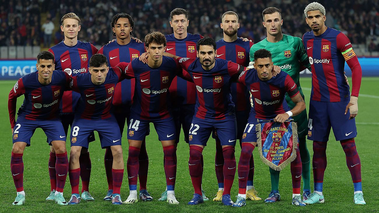 The eleven of FC Barcelona against Porto in Montjuïc