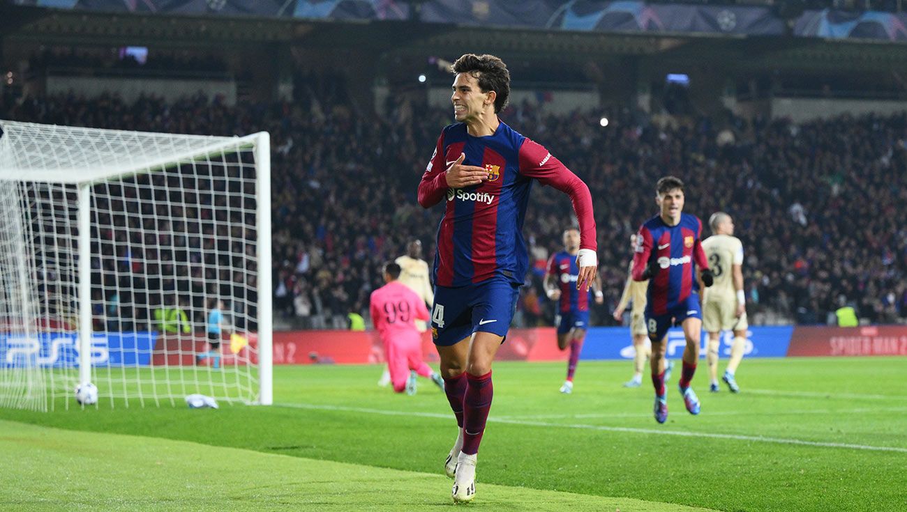 Joao Félix celebrando un gol con el Barça