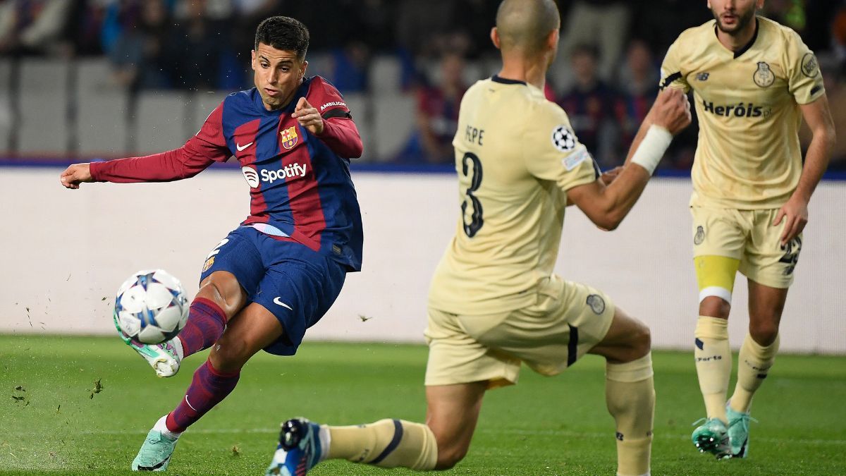 Joao Cancelo contra el Oporto