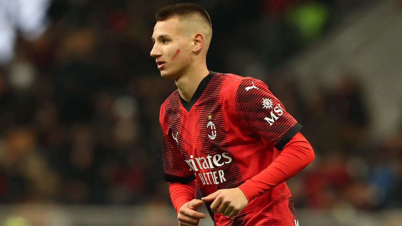 Francesco Camarda en su debut en la Serie A con el AC Milan ante la Fiorentina