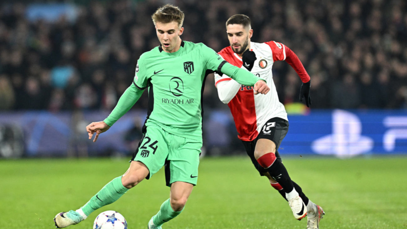 Pablo Barrios con el Atlético de Madrid en el duelo de Champions ante el Feyenoord