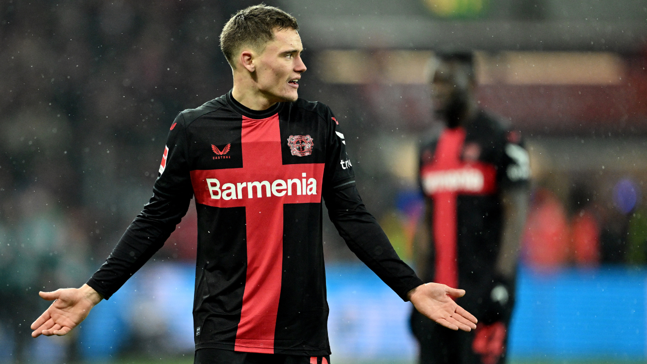 Florian Wirtz con el Bayer Leverkusen en el duelo contra el Borussia Dortmund en la Bundesliga