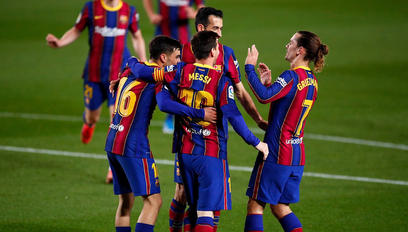 Messi celebra con Griezmann, Busquets y Pedri