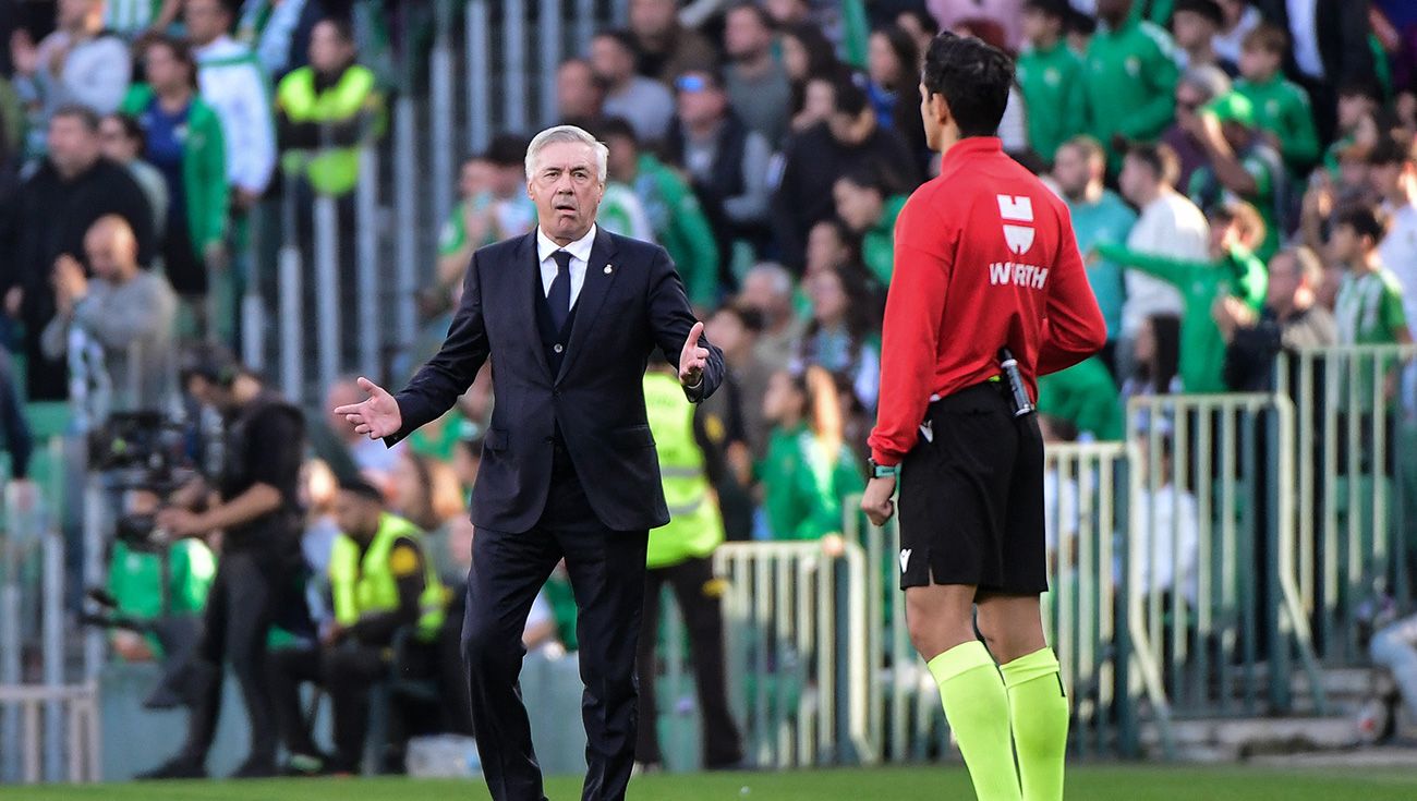 Ancelotti durante el partido ante el Betis