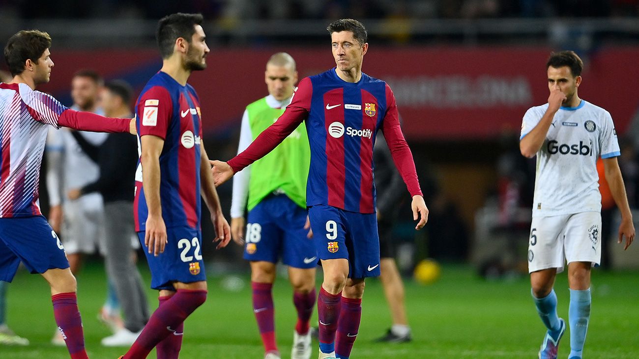 Caras tristes de los jugadores blaugranas tras la derrota ante el Girona