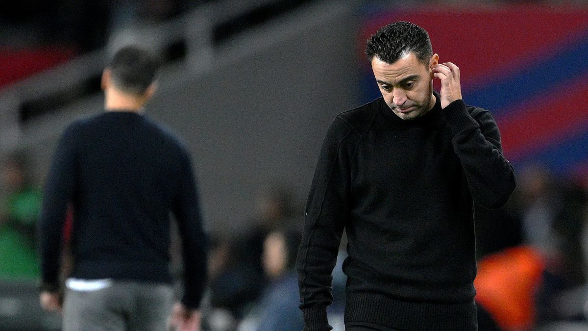 Xavi, cabizbajo durante un partido de LaLiga