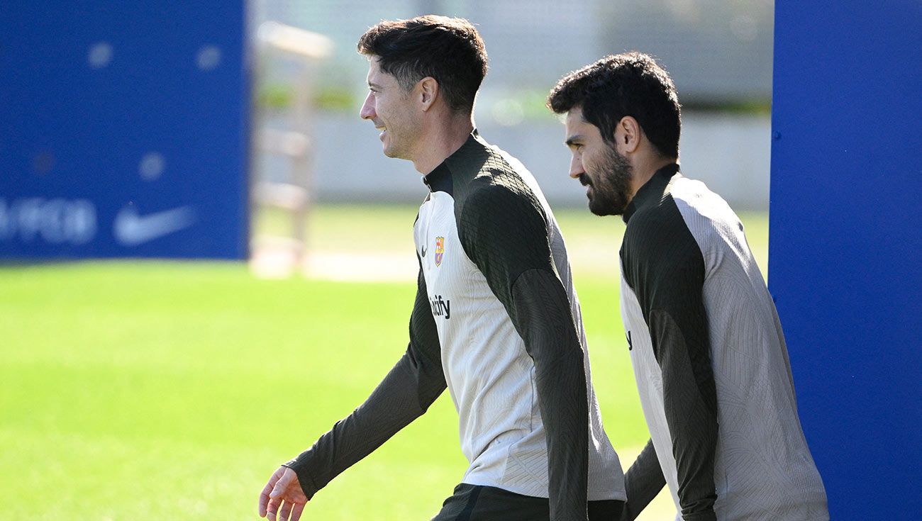 Lewandowski y Gündogan antes de un entrenamiento
