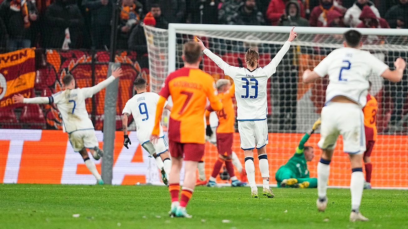 Copenhagen players celebrating the winning goal against Galatasaray (1-0)