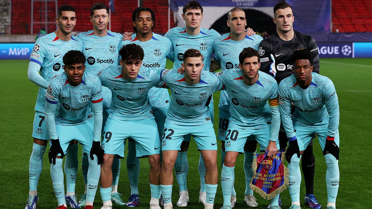 The eleven of FC Barcelona in Belgium against Antwerp