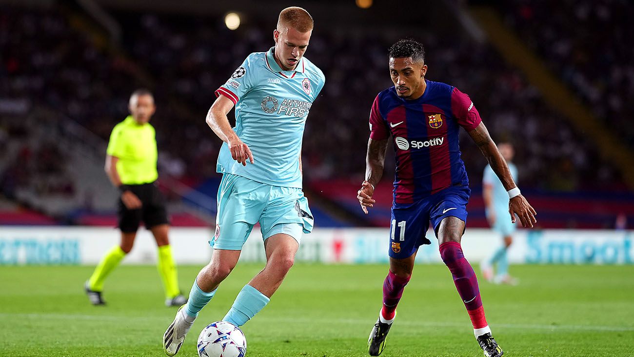 Arthur Vermeeren in a match against Barça