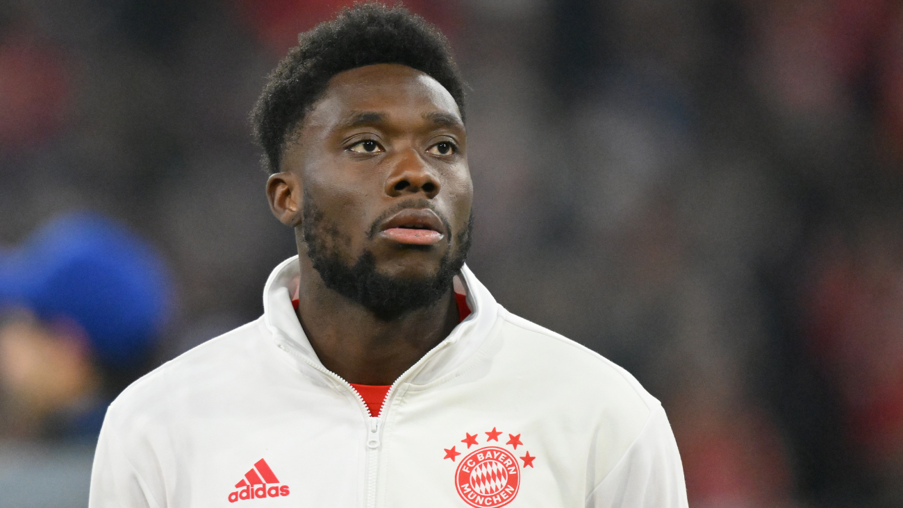 Alphonso Davies en el duelo entre el Bayern Múnich y el Copenhague en la UEFA Champions League