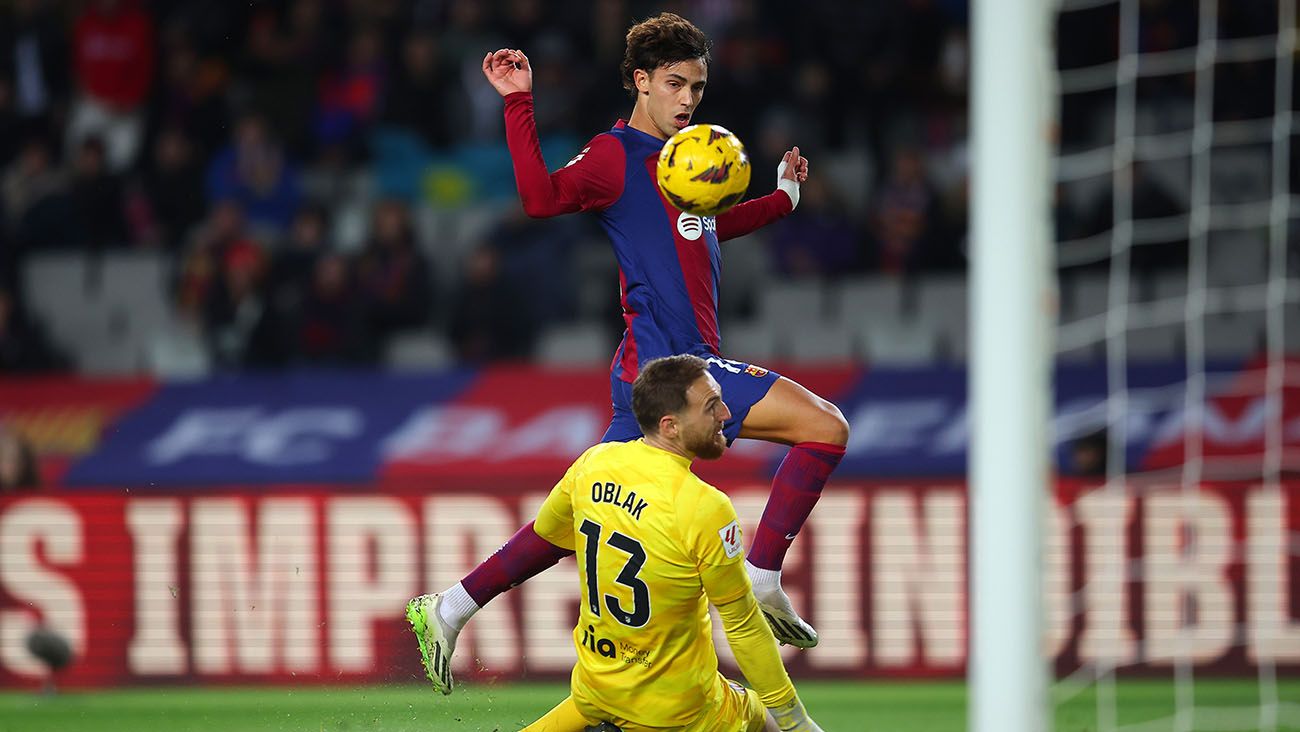 Joao Félix y Jan Oblak durante el último Barça-Atlético