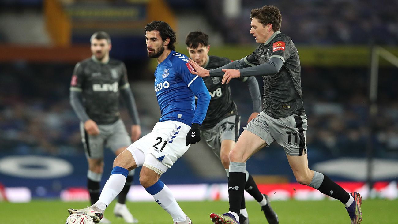 André Gomes ante el Sheffield United en enero de 2023