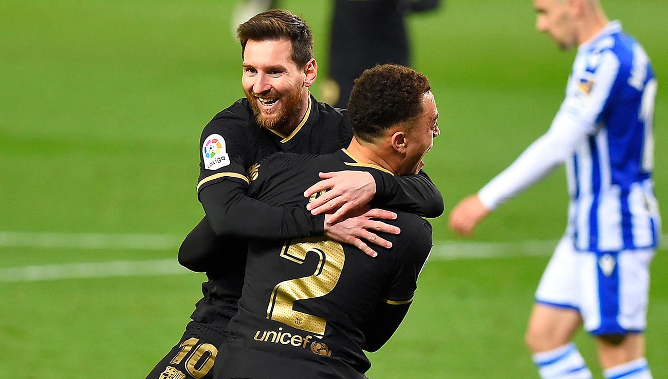 Leo Messi y Dest celebrando un gol con el Barça