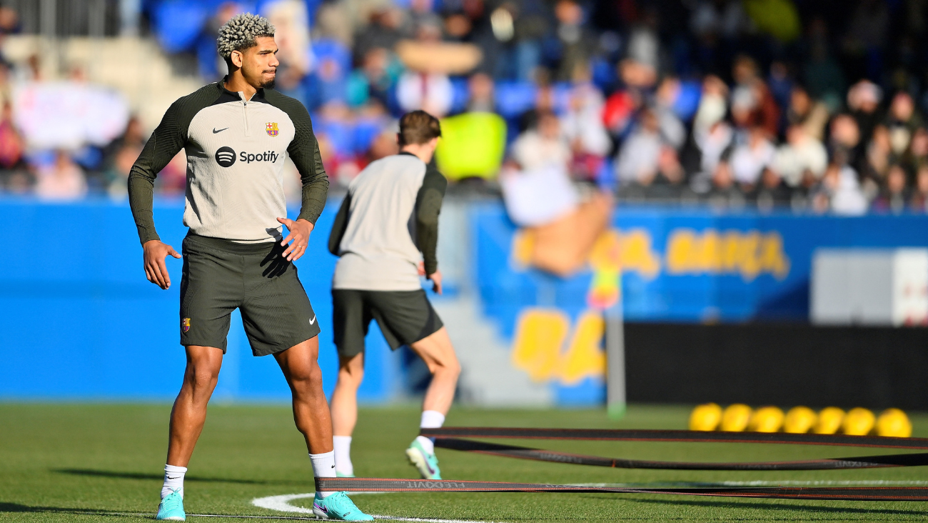 Ronald Araújo en el entrenamiento de Navidad del FC Barcelona