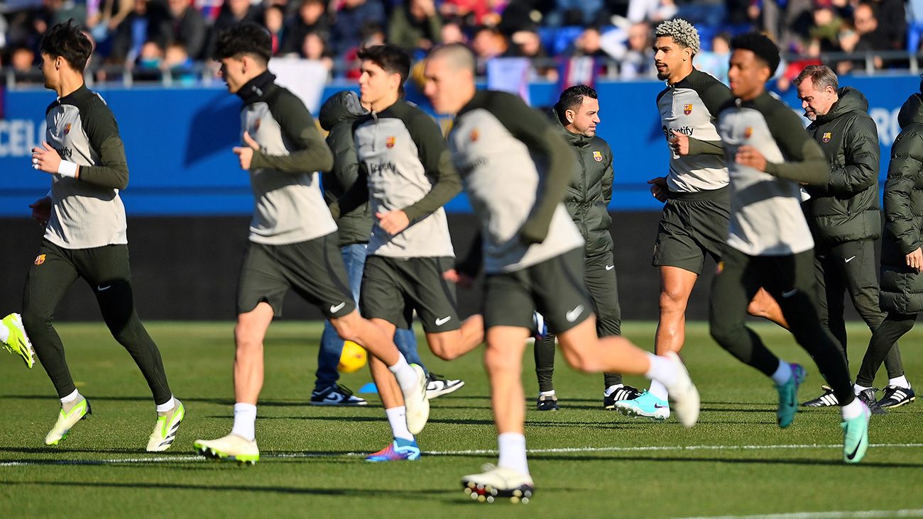 Los jugadores del Barça, entrenando