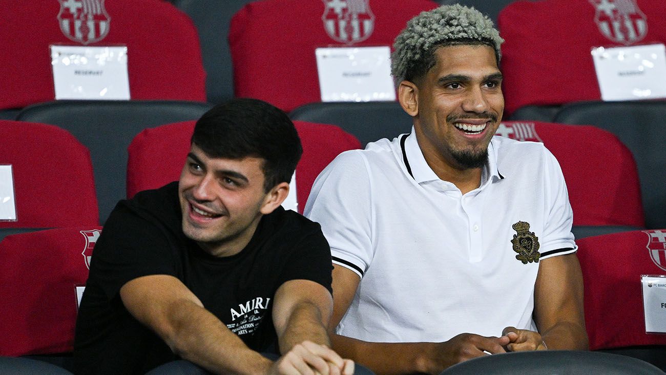 Pedri y Ronald Araújo en la previa de un partido del Barça