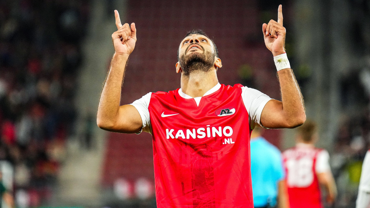 Vangelis Pavlidis en el duelo entre el AZ Alkmaar y el Legia Varsovia