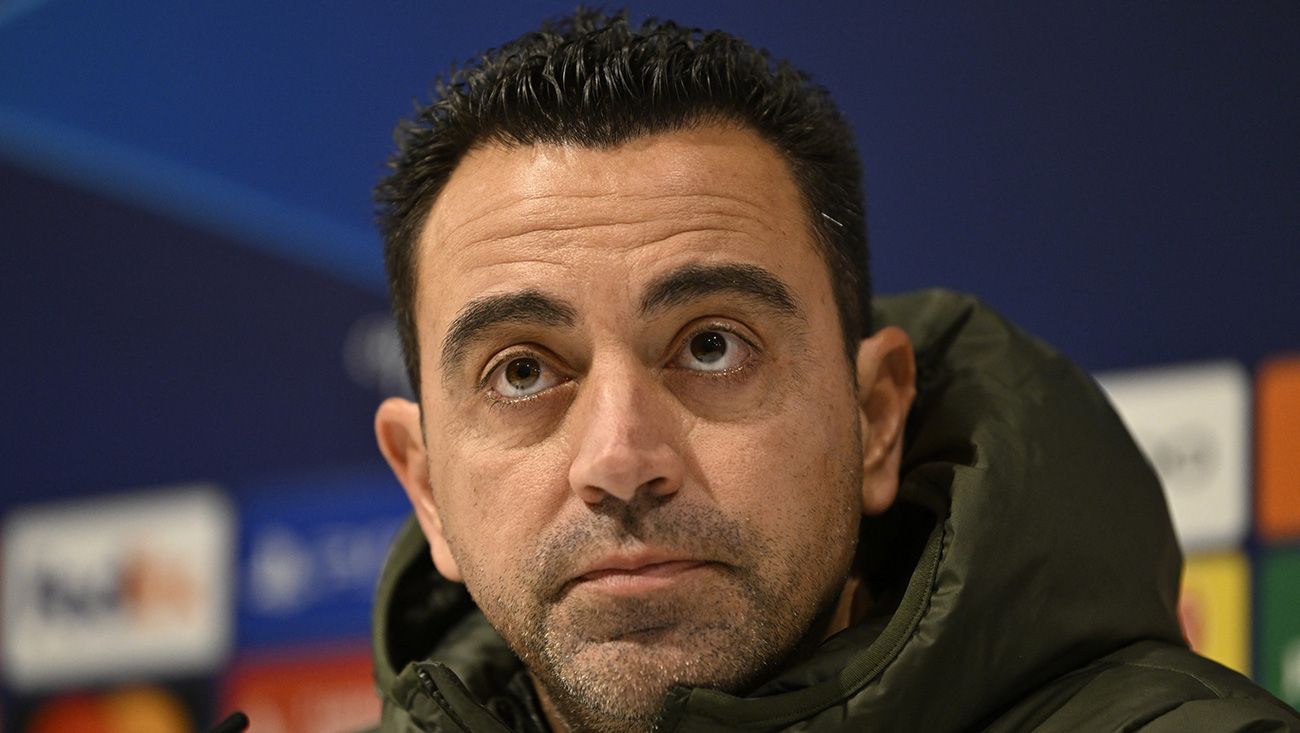 Xavi en sala de prensa con el Barça