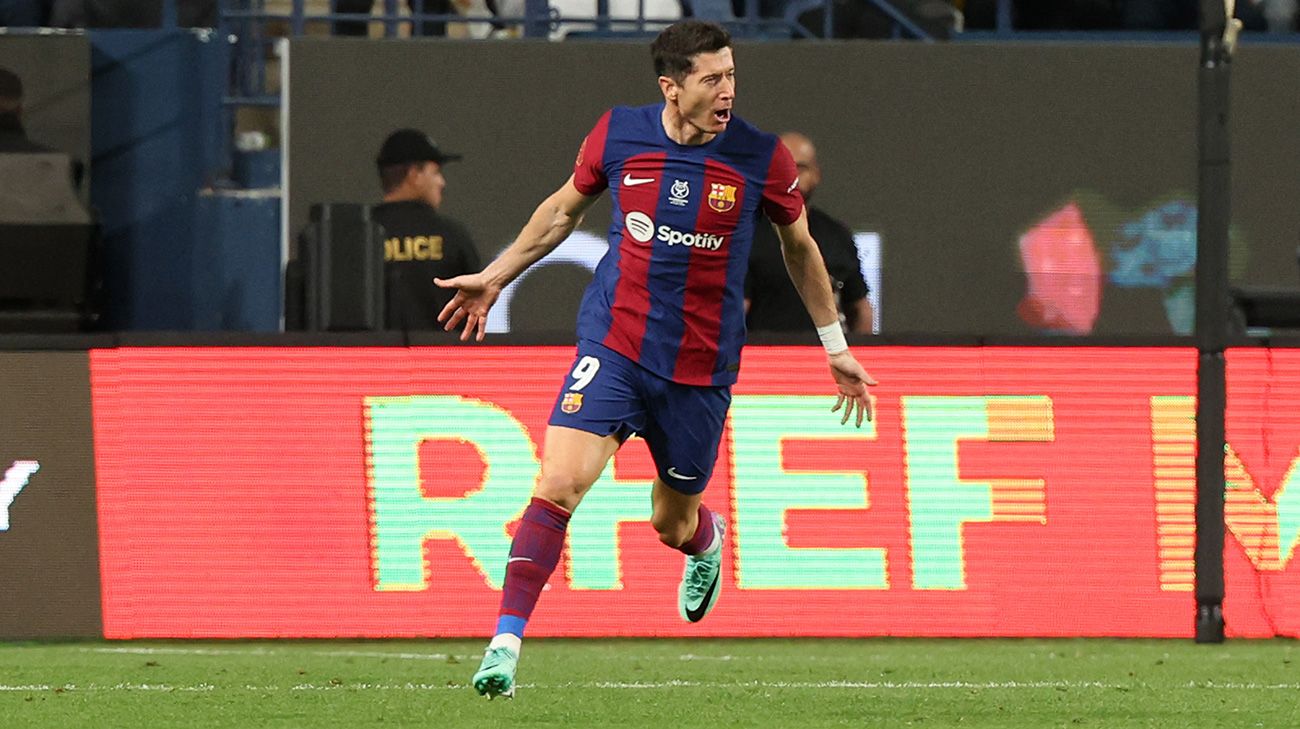 Lewandowski celebrando su gol en la final de la Supercopa ante el Real Madrid