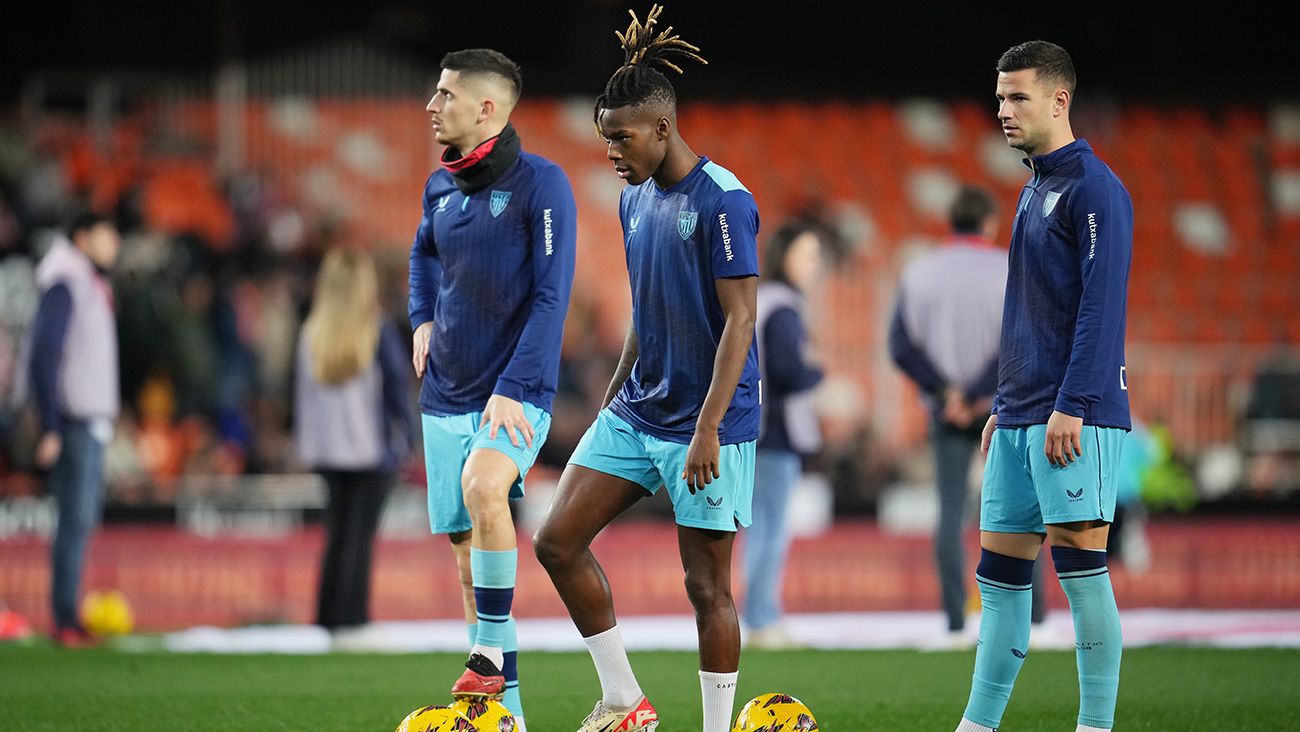 Jugadores del Athletic Club en el calentamiento previo al partido contra el Valencia