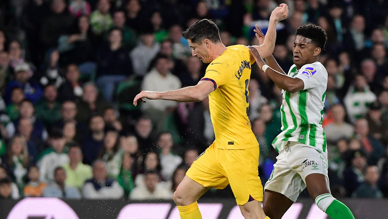 Lewandowski durante un partido con el Barça