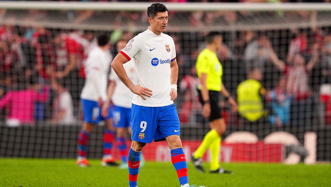 Robert Lewandowski durante un partido con el Barça