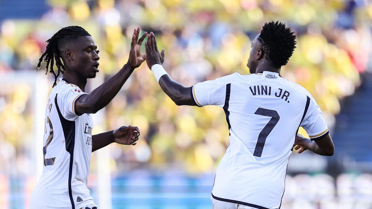 Eduardo Camavinga y Vinicius Jr celebran un gol del Real Madrid