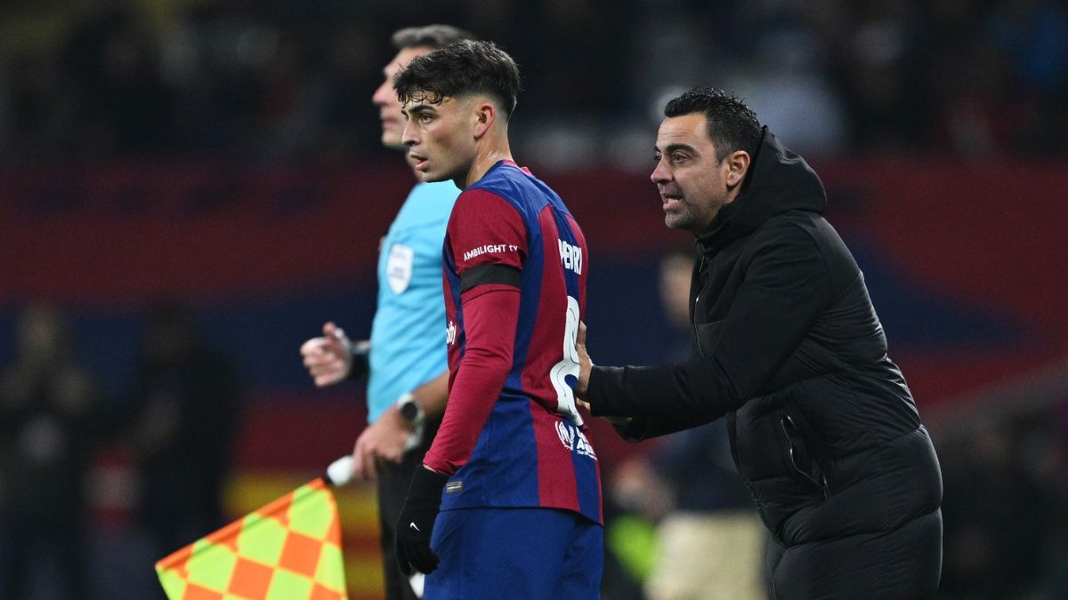 Xavi y Pedri en un partido del Barça