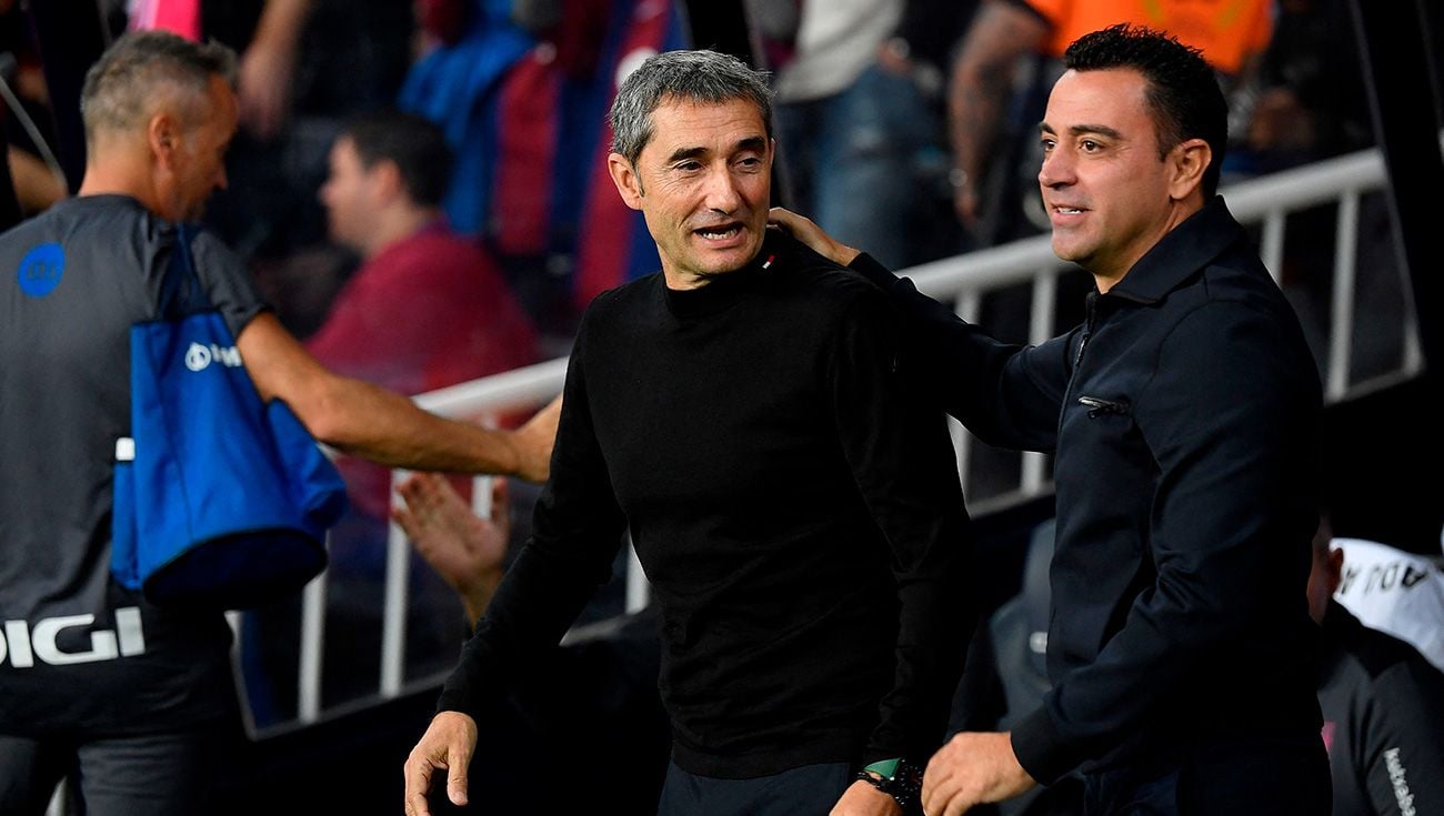 Xavi y Valverde durante el encuentro de liga entre Barça y Athletic Club