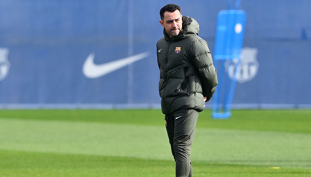 Xavi Hernández durante un entrenamiento con el Barça