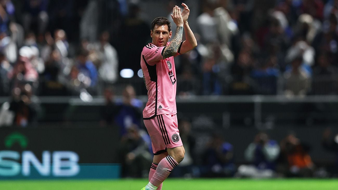 Leo Messi se marcha aplaudido