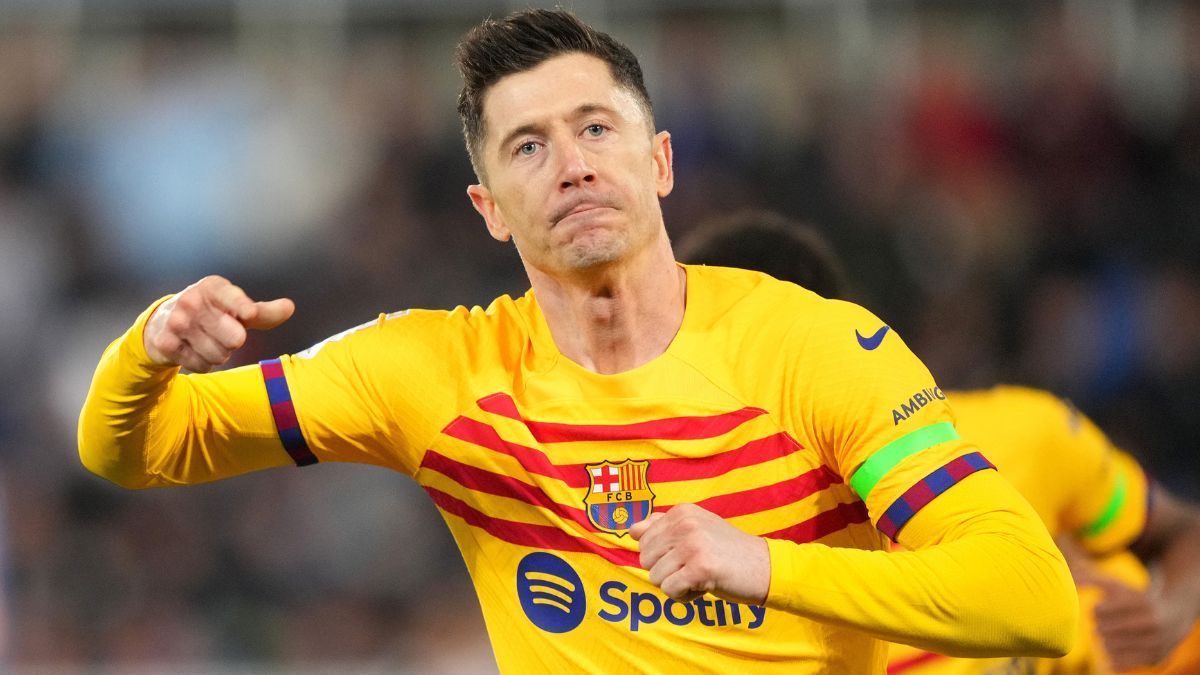 Robert Lewandowski celebra un gol con el Barça