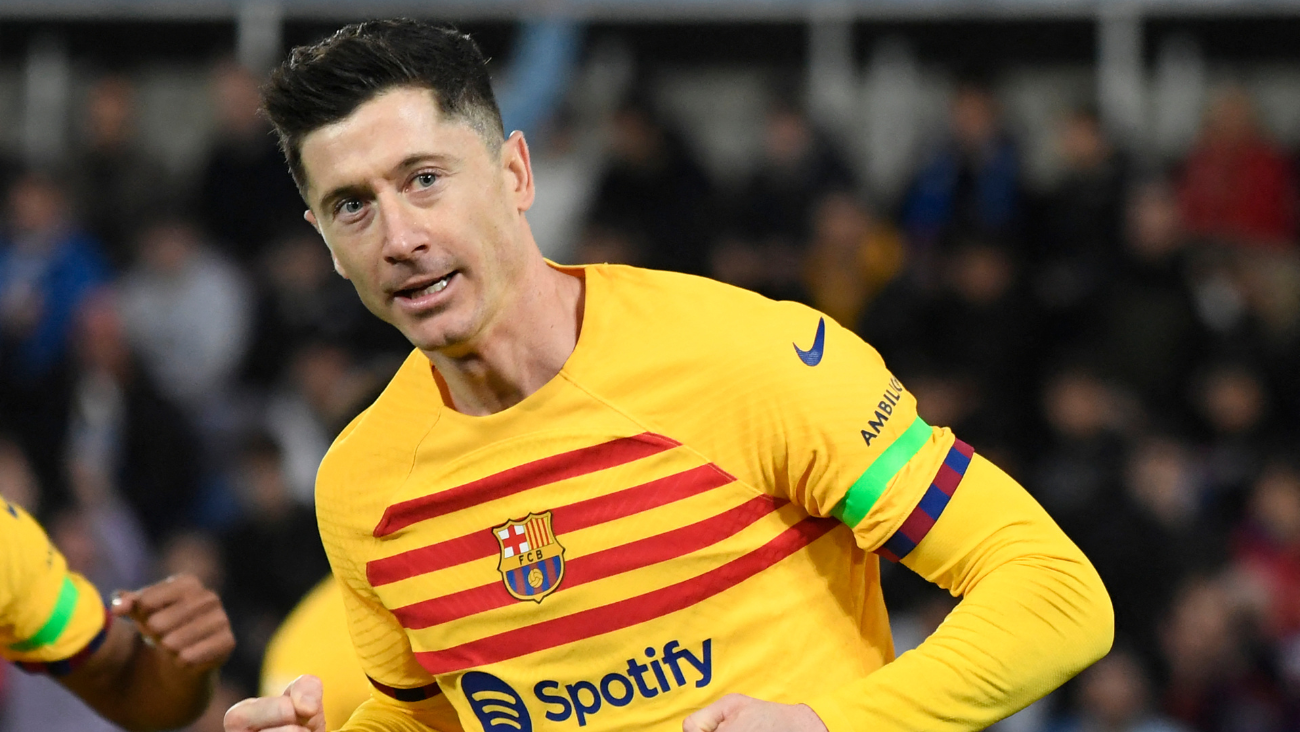 Robert Lewandowski en el duelo entre el FC Barcelona y el Alavés en LaLiga (J23)