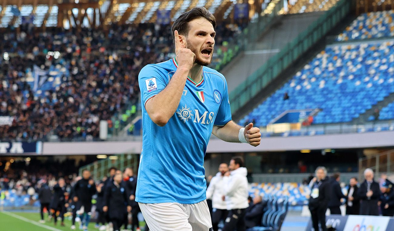 Kvaratskhelia celebra el gol de la victoria ante el Verona