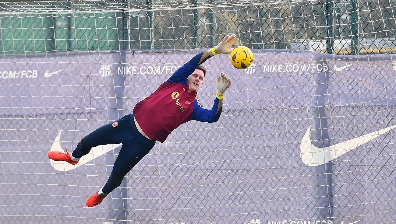 Ter Stegen durante un entrenamiento con el Barça