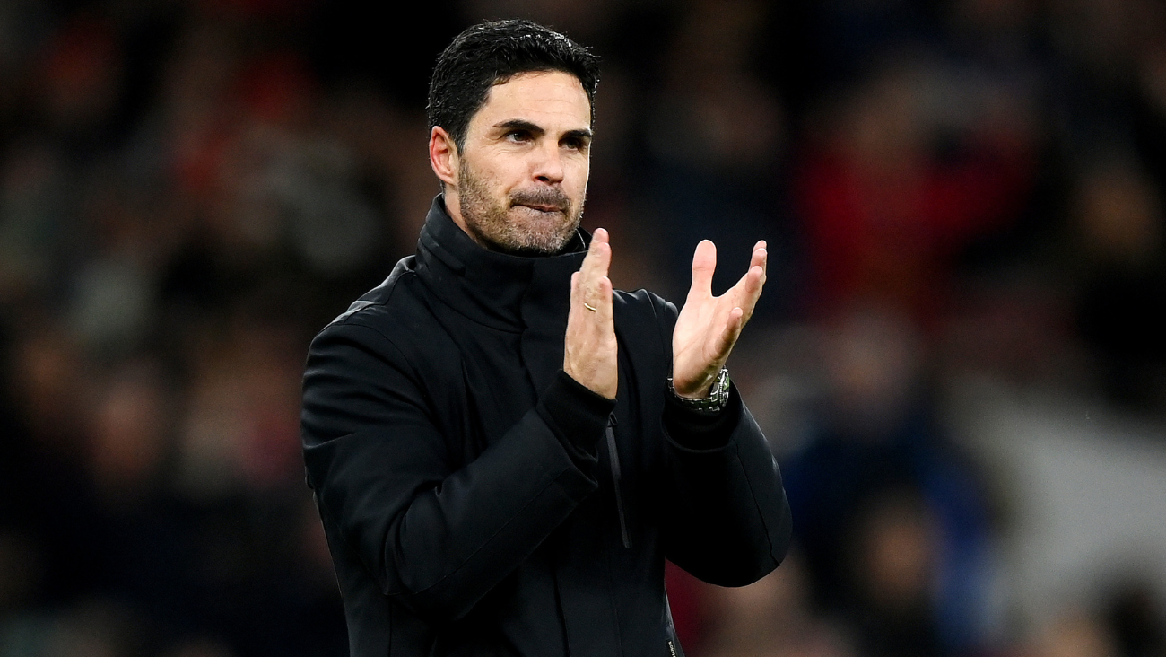 Mikel Arteta en el duelo entre el Arsenal y el Liverpool en la Premier League