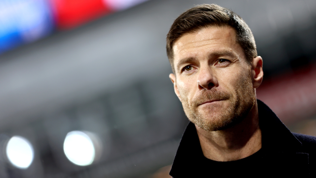 Xabi Alonso con el Bayer Leverkusen en el duelo ante el Bayern Múnich en la Bundesliga