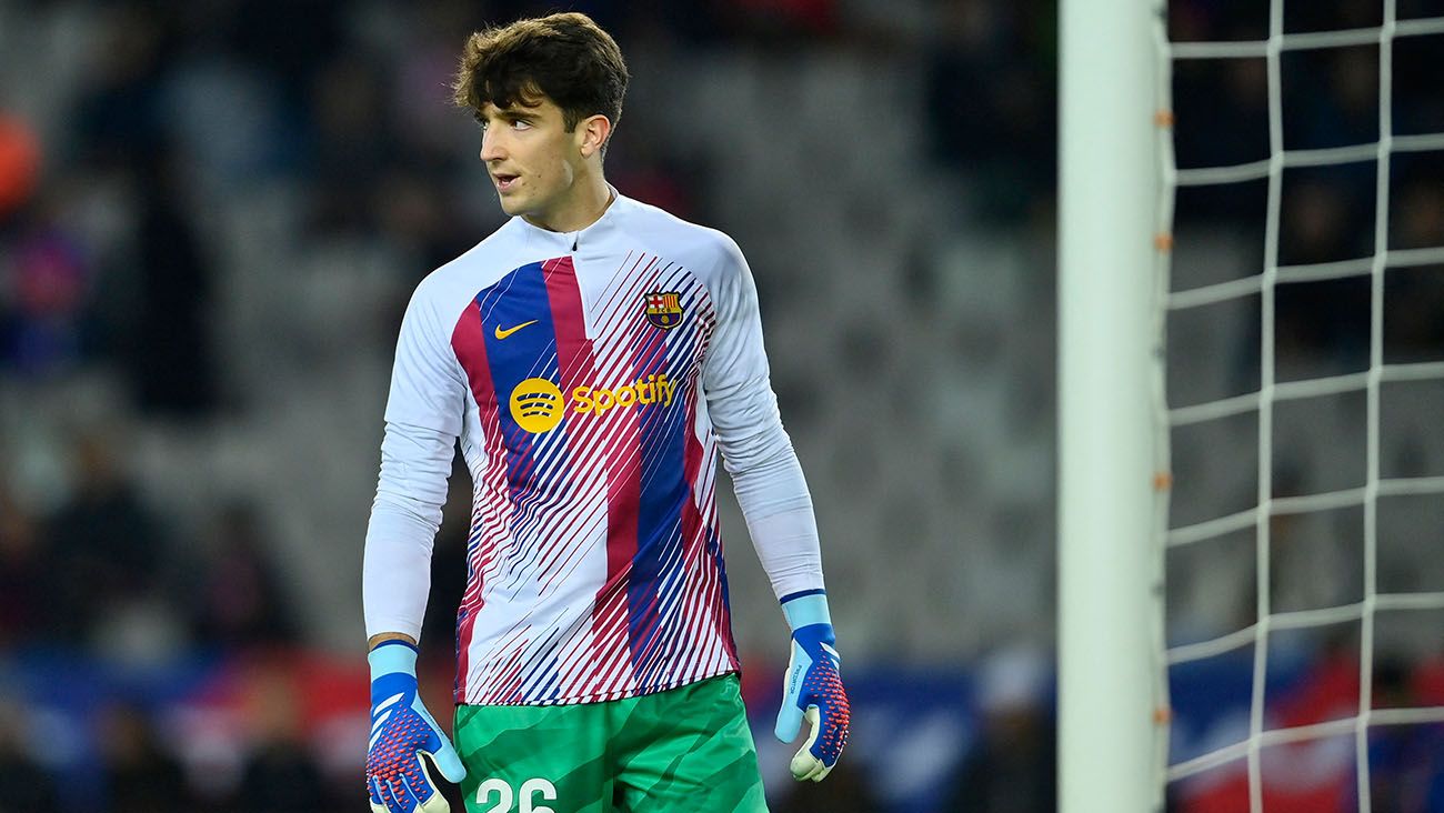 Ander Astralaga in a warm-up with Barça