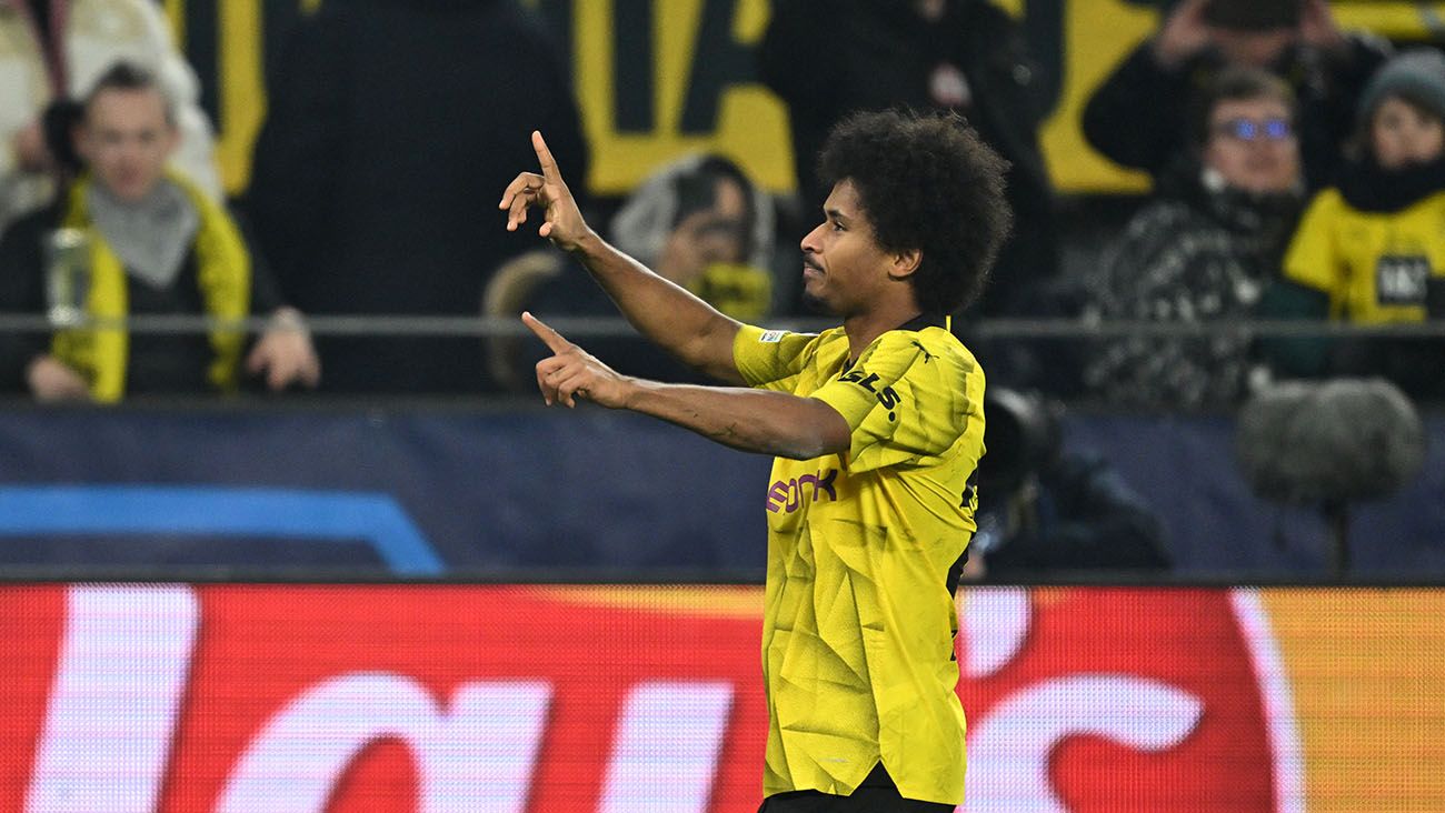 Karim Adeyemi festejando un gol con el Borussia Dortmund