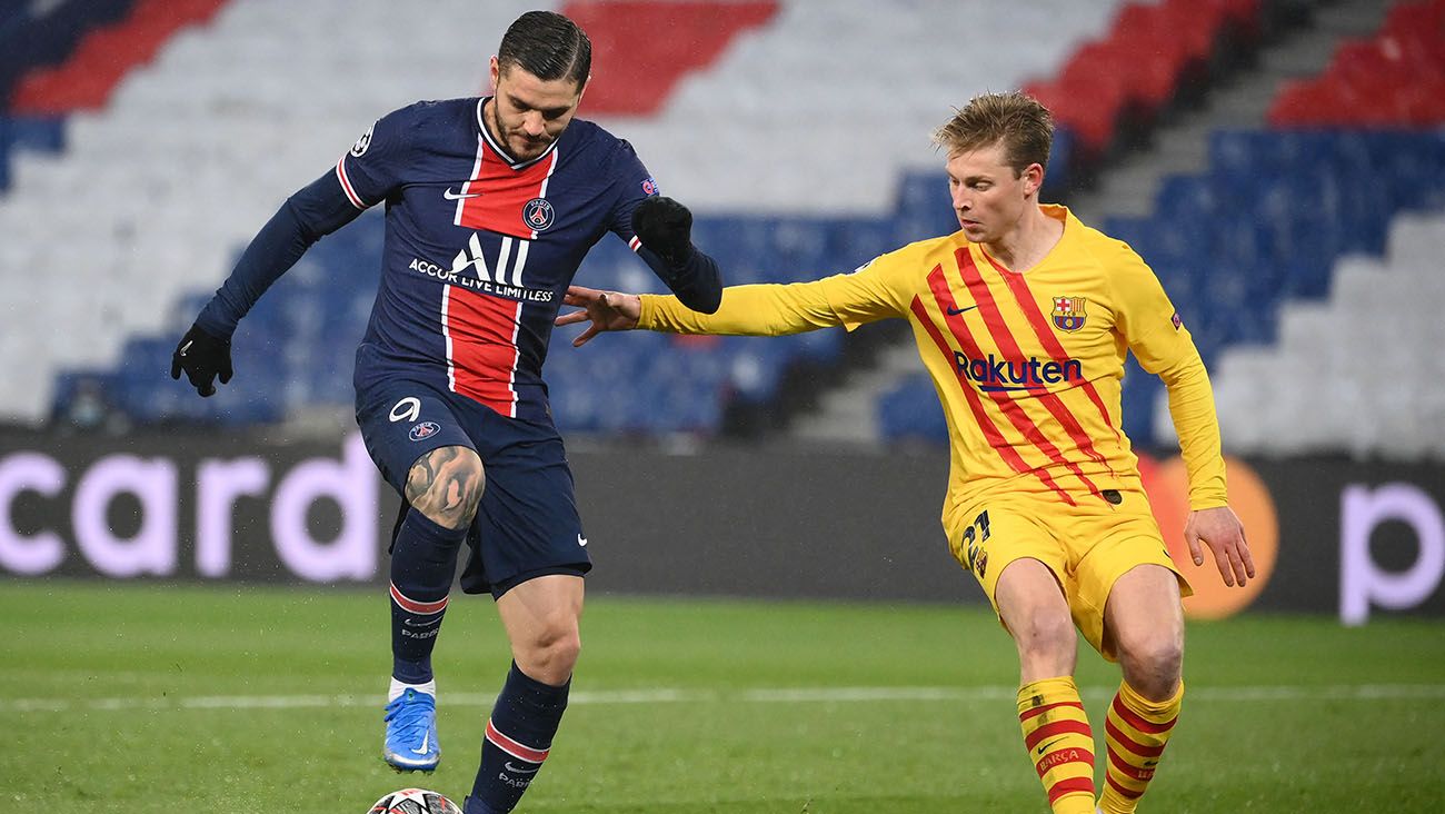 Frenkie de Jong and Mauri Icardi competing for a ball in the 2021 PSG-Barça