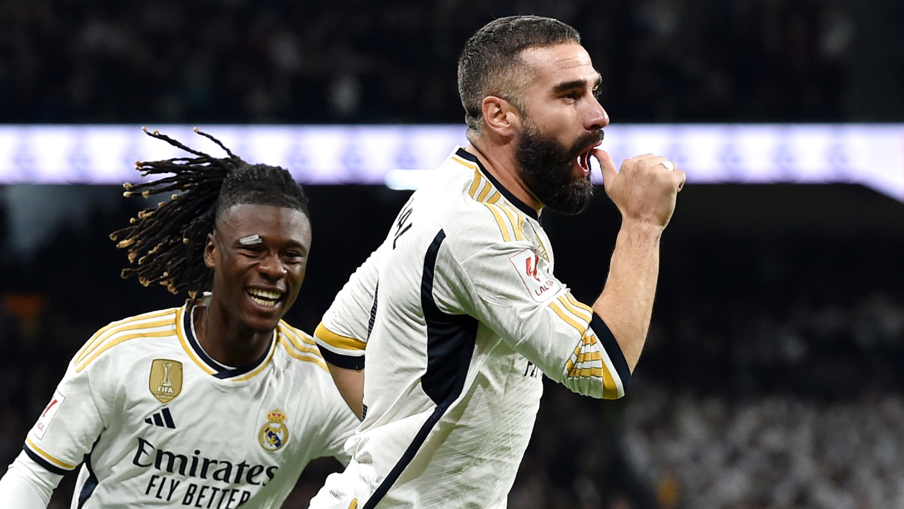 Dani Carvajal y Eduardo Camavinga en el duelo entre el Real Madrid y el Valencia CF en LaLiga