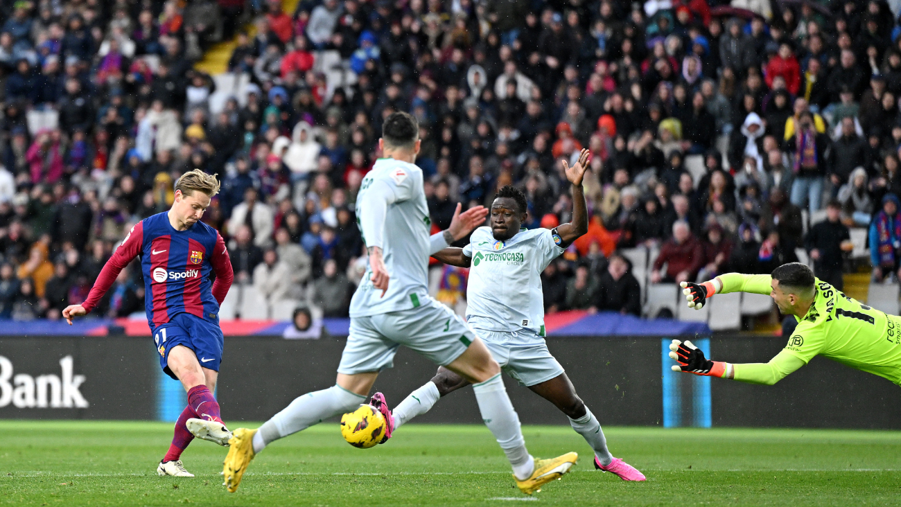 Frenkie de Jong en el duelo del Barça ante el Getafe CF anotando el histórico gol 11.000 del FC Barcelona