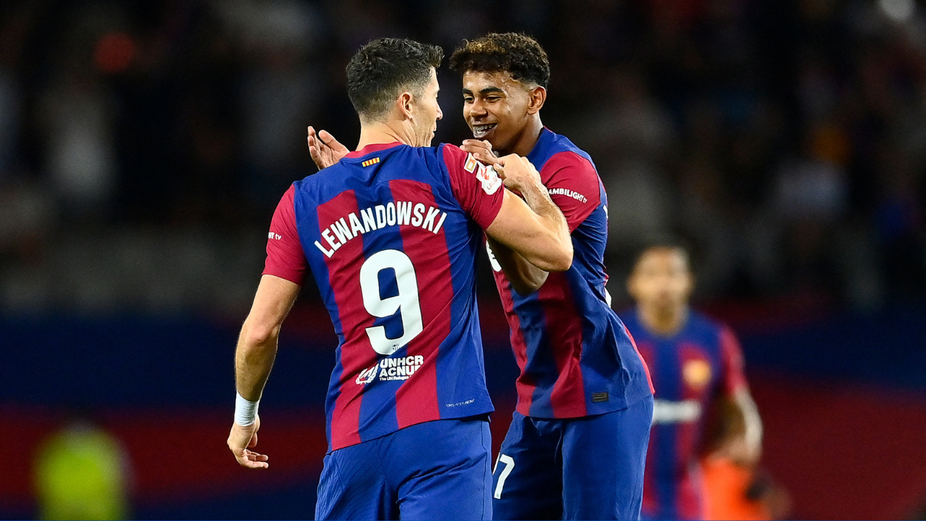 Lamine Yamal y Robert Lewandowski en el duelo entre el FC Barcelona y el Celta de Vigo