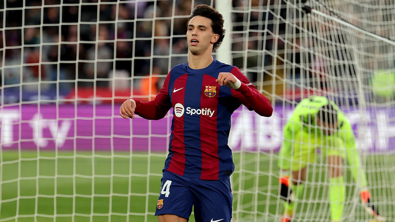 Joao Félix celebra un gol con el Barça