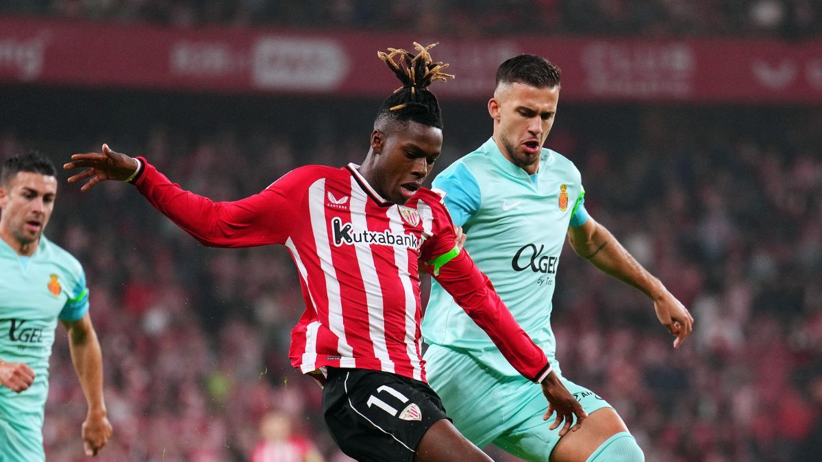 Nico Williams y Copete en un duelo entre Athletic y Mallorca en LaLiga