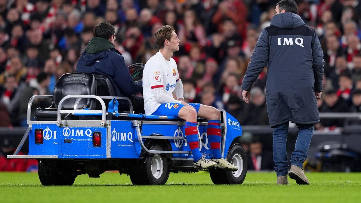 Frenkie de Jong abandona el campo lesionado