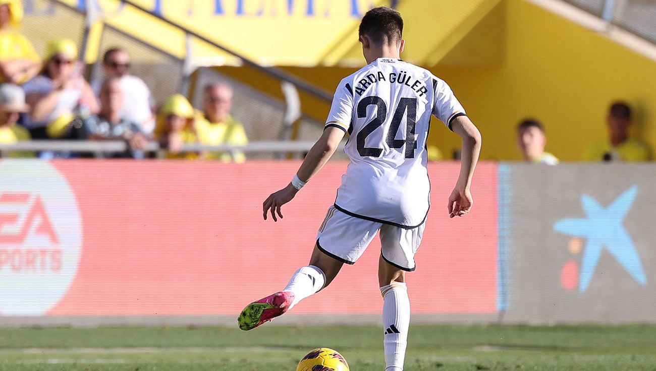 Arda Güler durante un partido con el Madrid