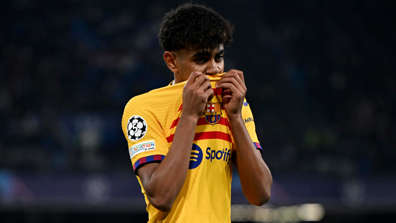 Lamine Yamal en el duelo entre el FC Barcelona y el Nápoles en la UEFA Champions League