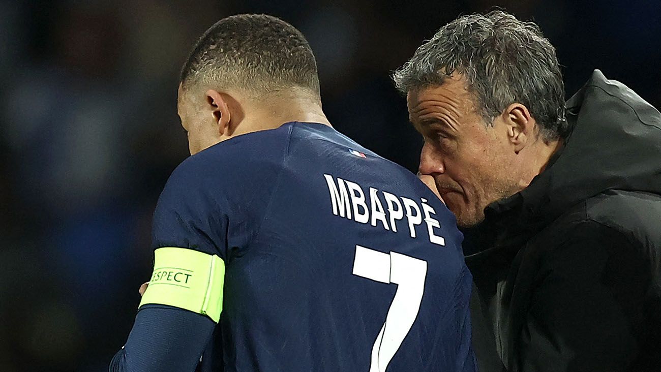 Kylian Mbappé and Luis Enrique chatting during Real Sociedad-PSG (1-2)
